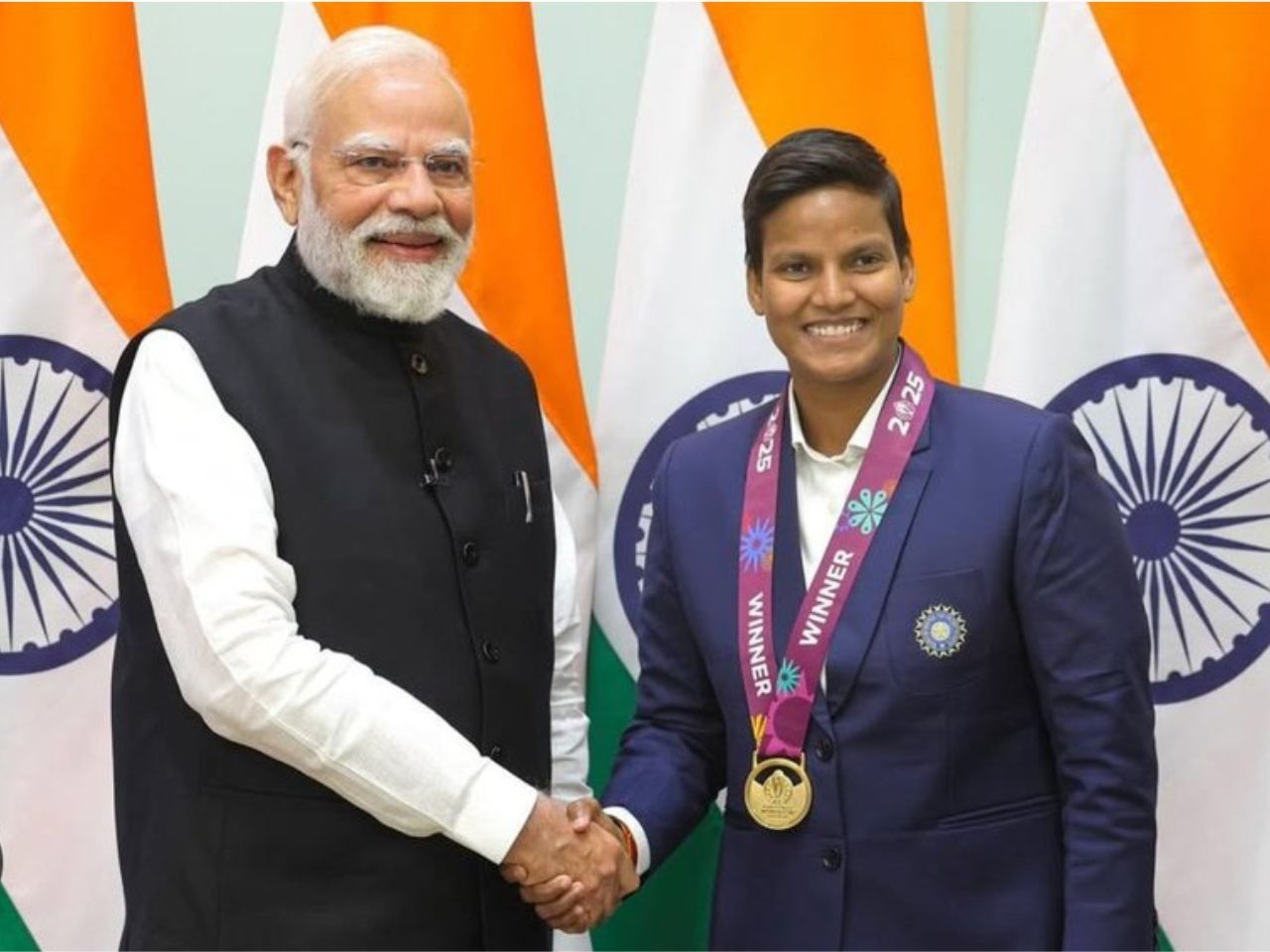 Deepti Sharma ne PM Modi se mili, dil se shayari kiya!