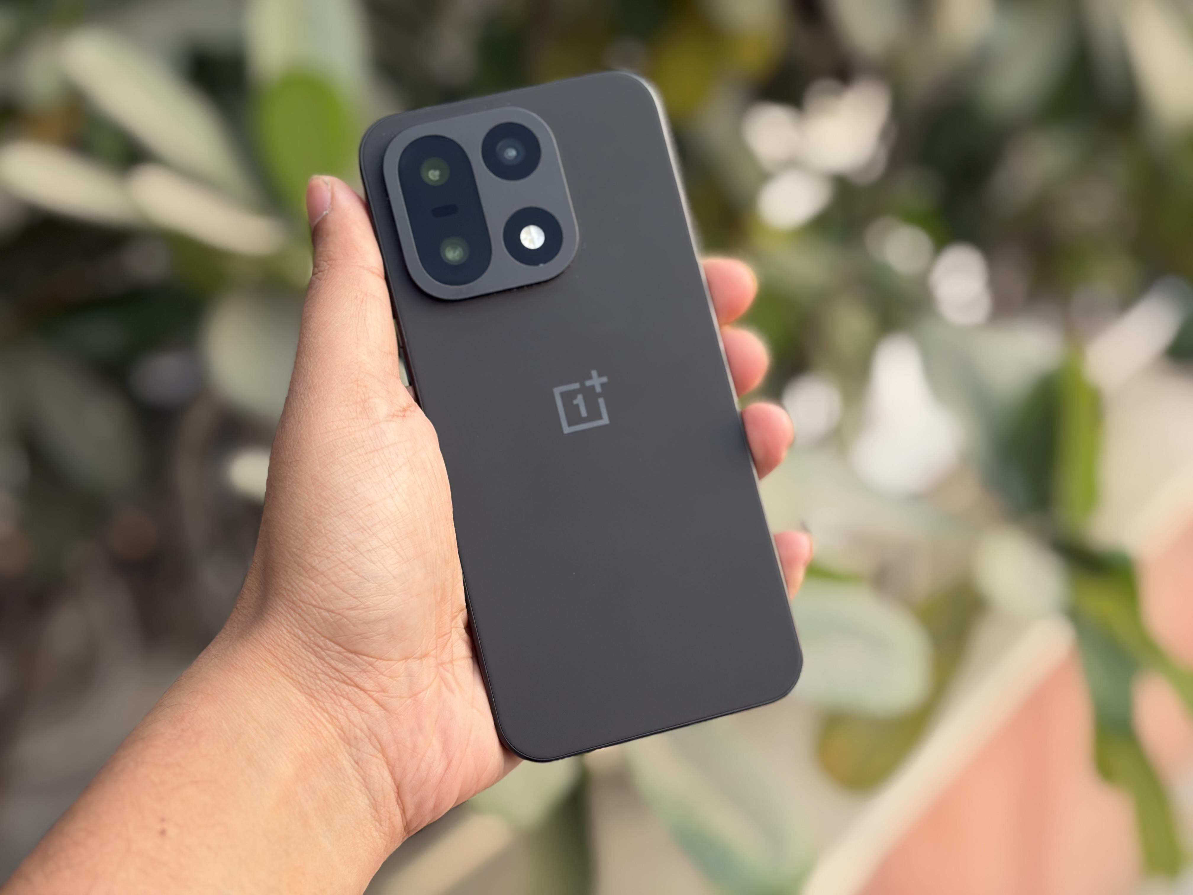 OnePlus 15 Rolls into India: Smooth Specs and Serious Style