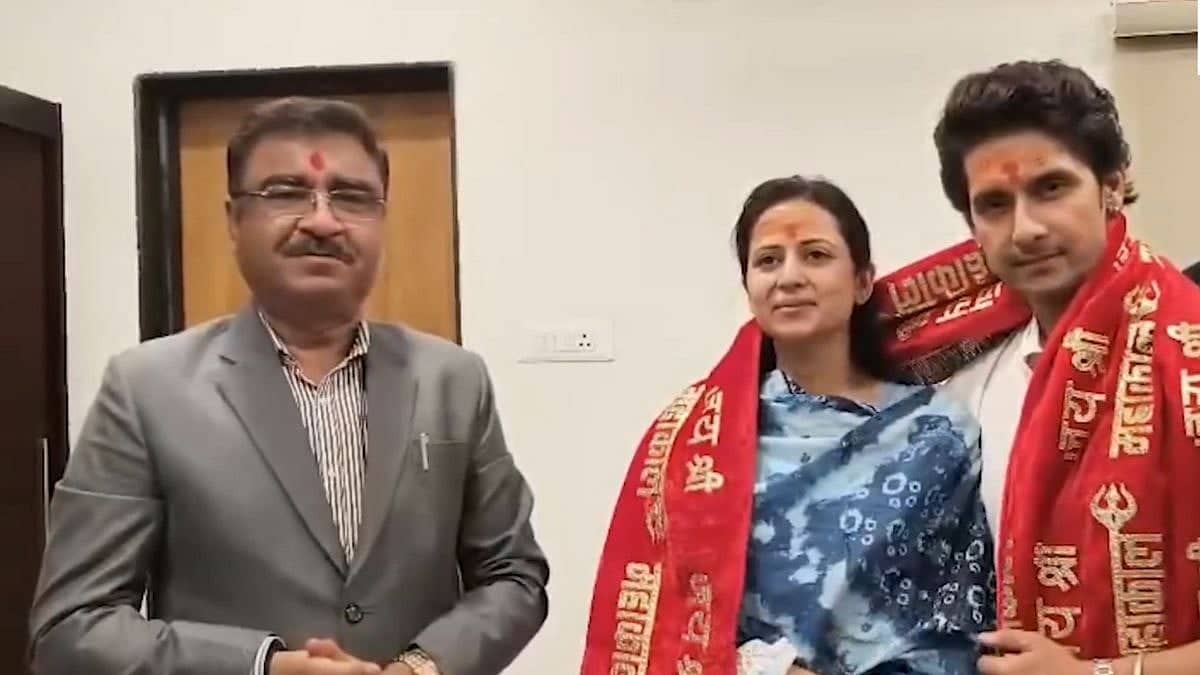 Ravie Dubey & Sargun Mehta Shine at Ujjain Temple Video