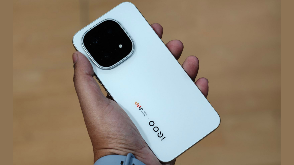 Kya iQOO 15 hai sabse best smartphone? Desh dekh raha hai