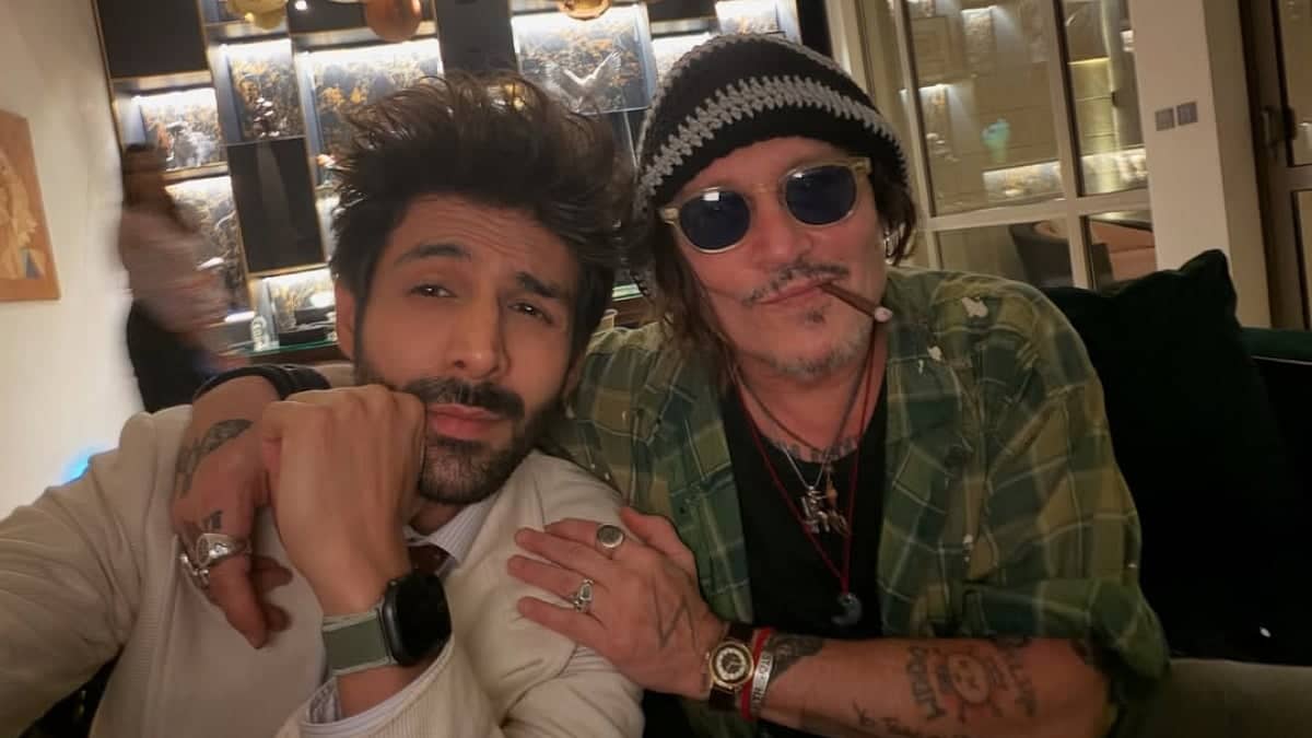 Kartik Aaryan ne Johnny Depp se selfie li, kya dhamaka!