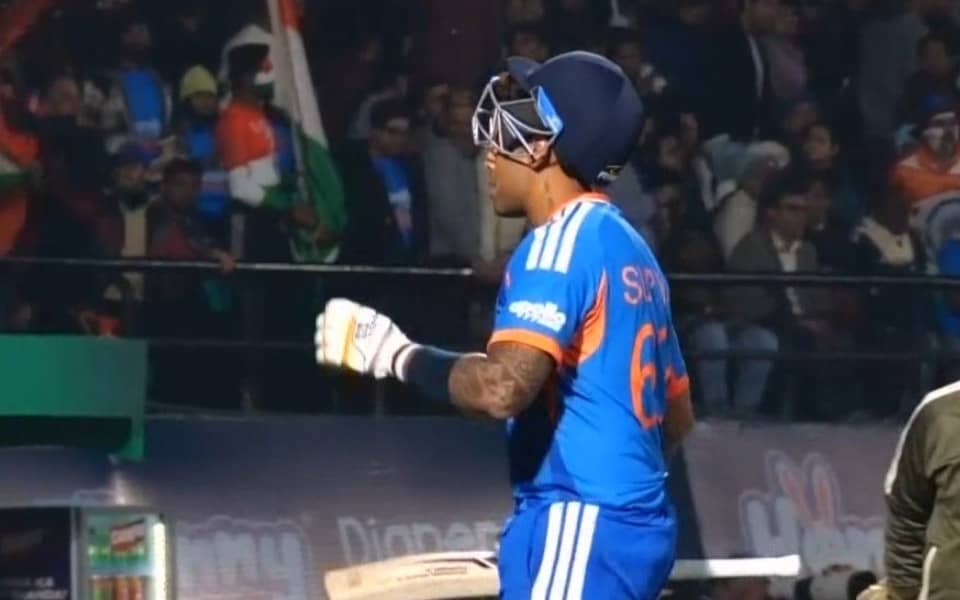 IND vs SA 2025: Suryakumar's pick-up shot needs a timeout