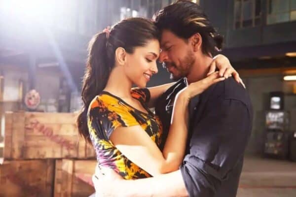 Shah Rukh and Deepika's Kissing Video: Internet Erupts!