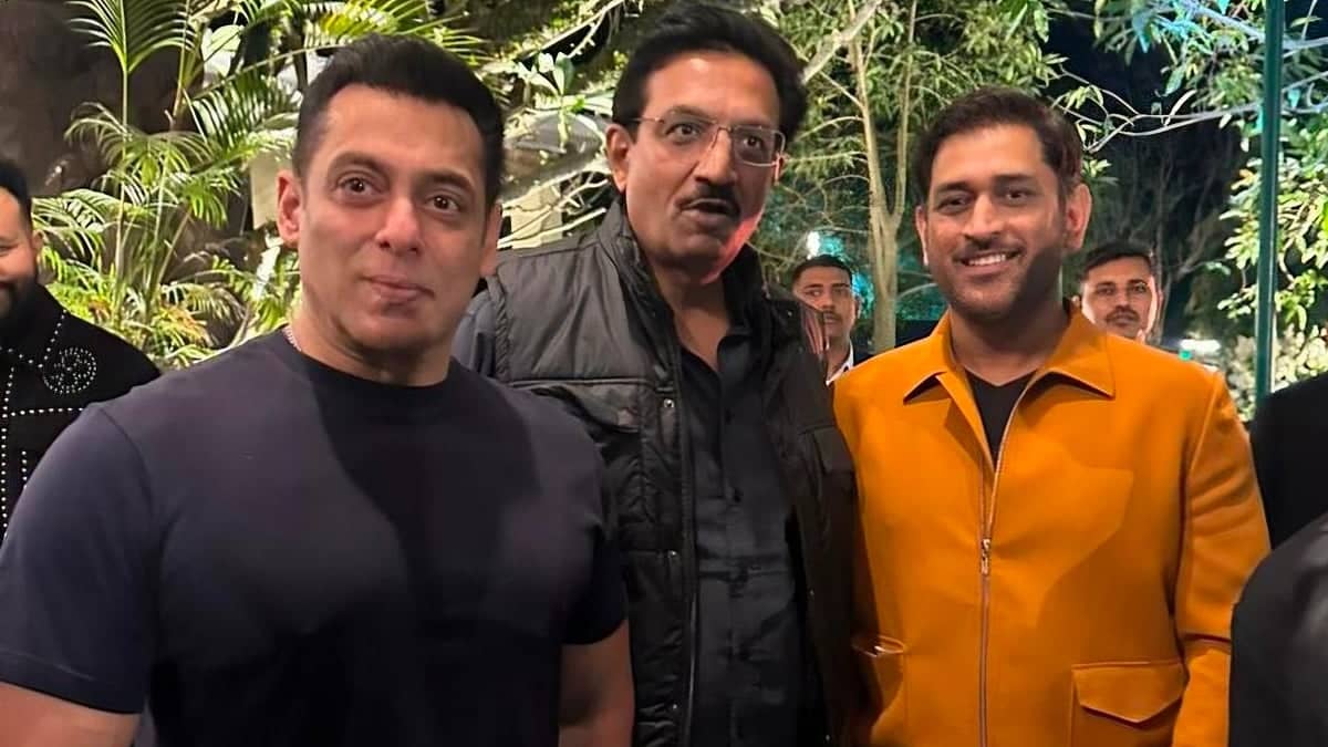 MS Dhoni Steals the Show at Salman Khan's Birthday Bash
