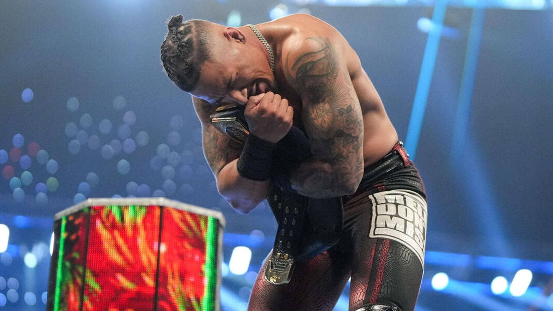 Carmelo Hayes Takes Title! WWE SmackDown Drama Heats Up