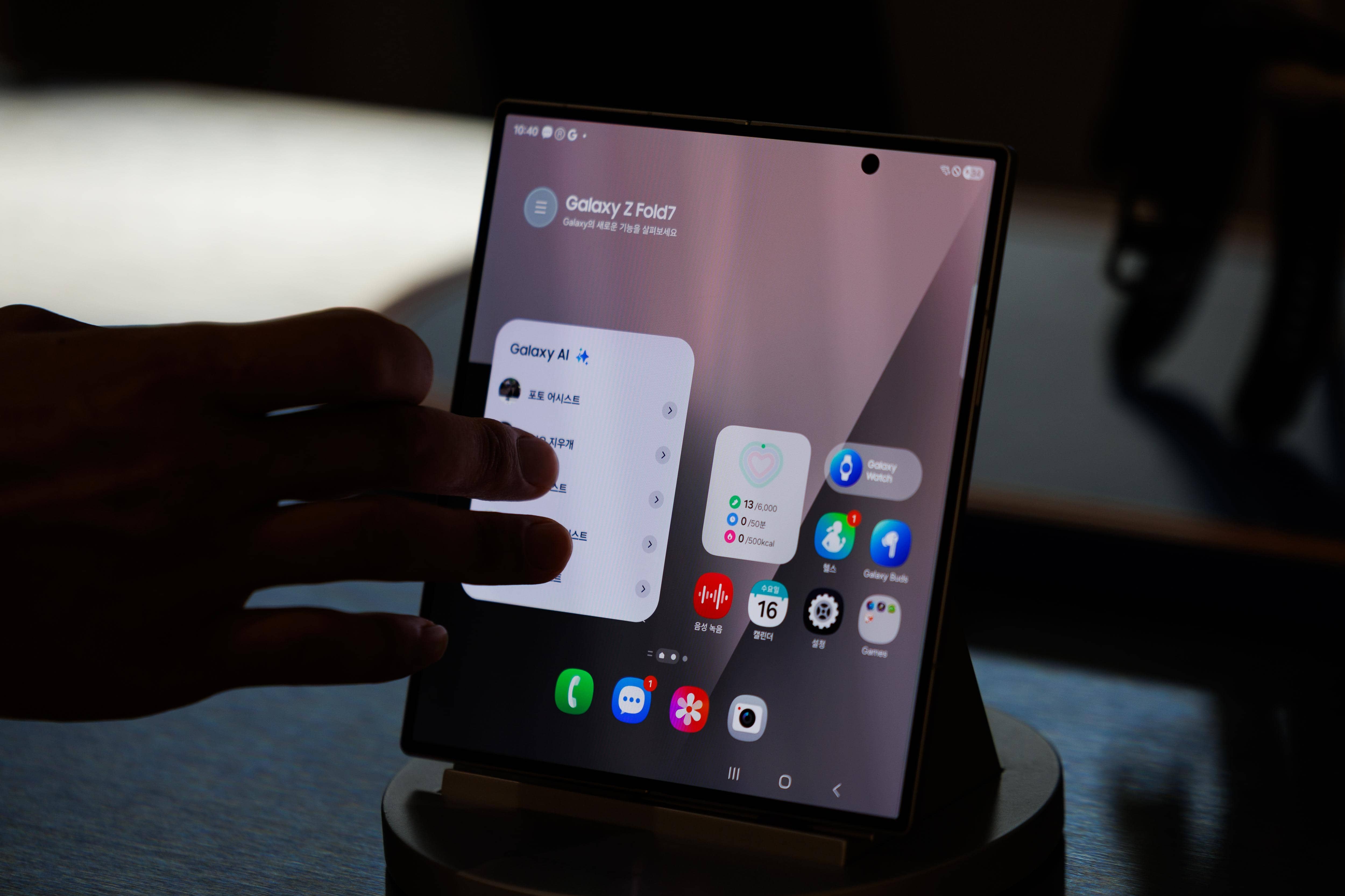 Samsung Galaxy Z Fold 8: Crease-less Display Ka Jalwa Aane Wala!