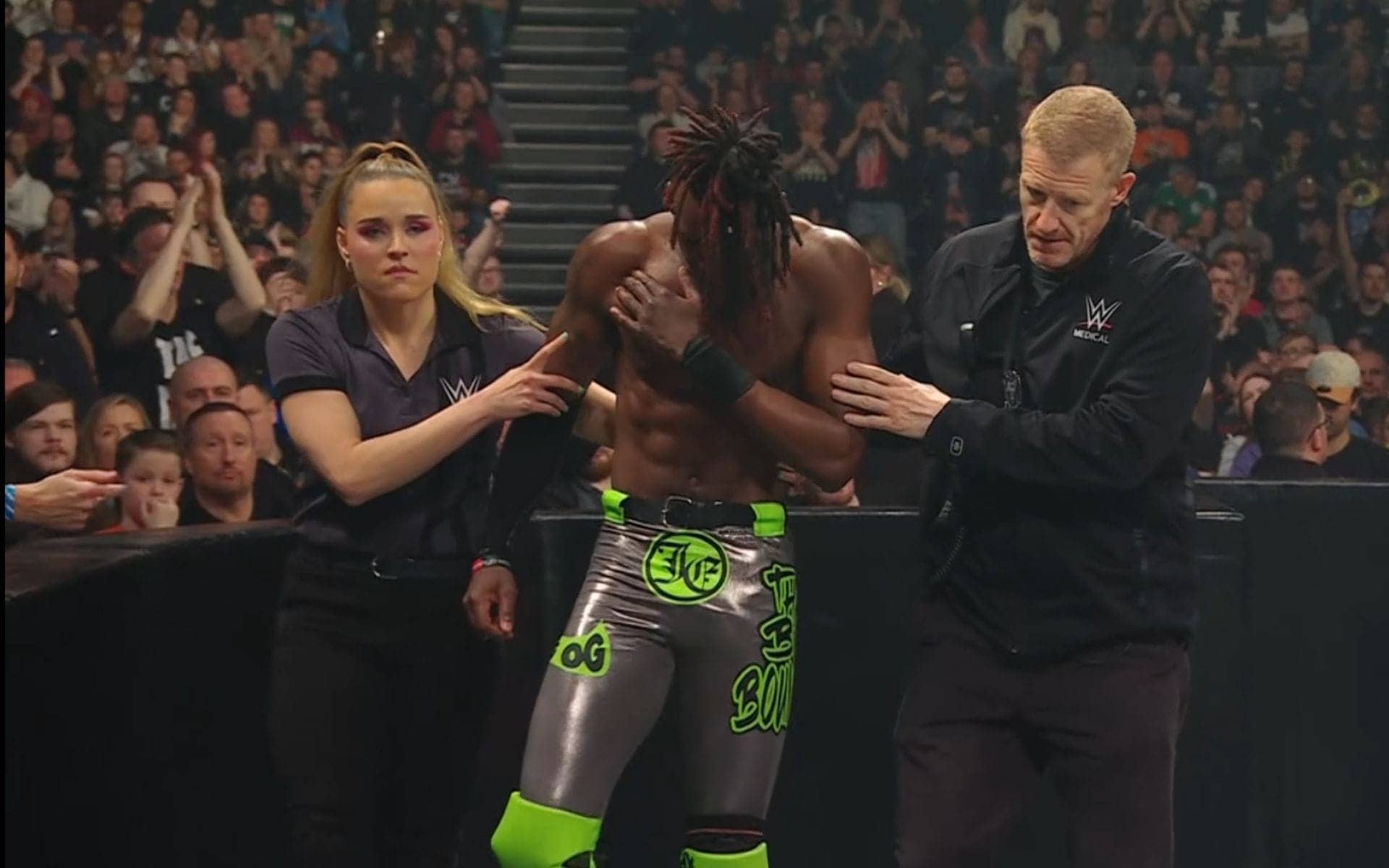 BREAKING: Je'Von Evans suffers unfortunate injury on WWE RAW as match is called off