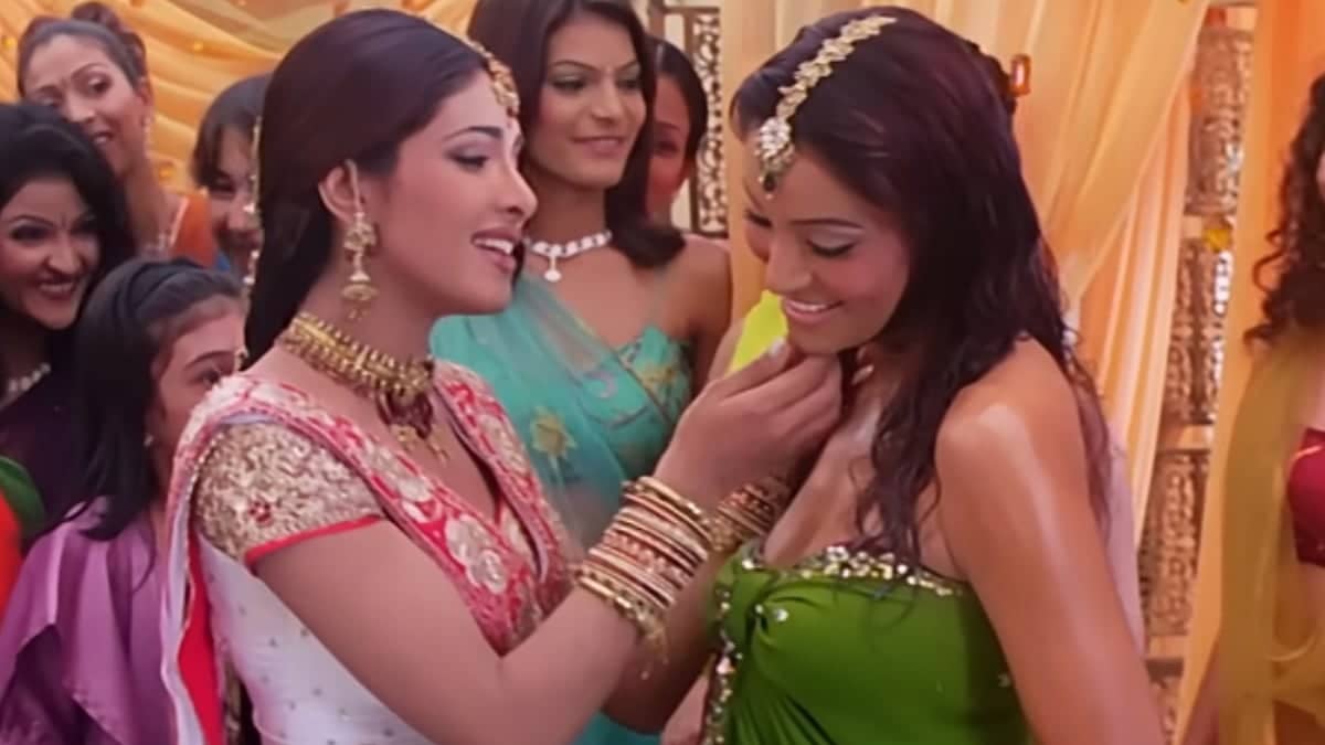 Priyanka & Bipasha: Hot Mammas Dance to Viral Tune!