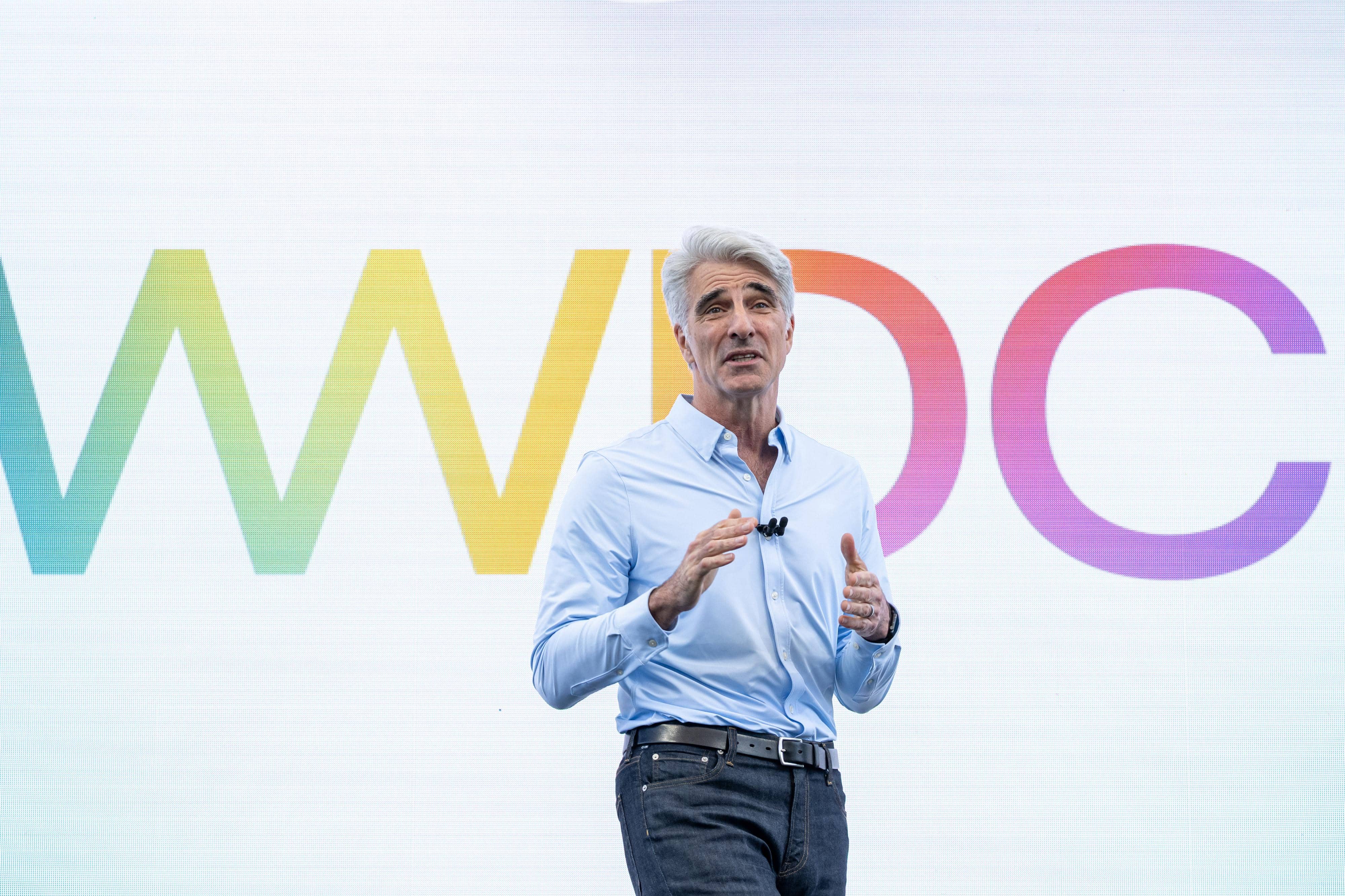 Apple's AI Division Meltdown: Big Names Flee Amid Chaos