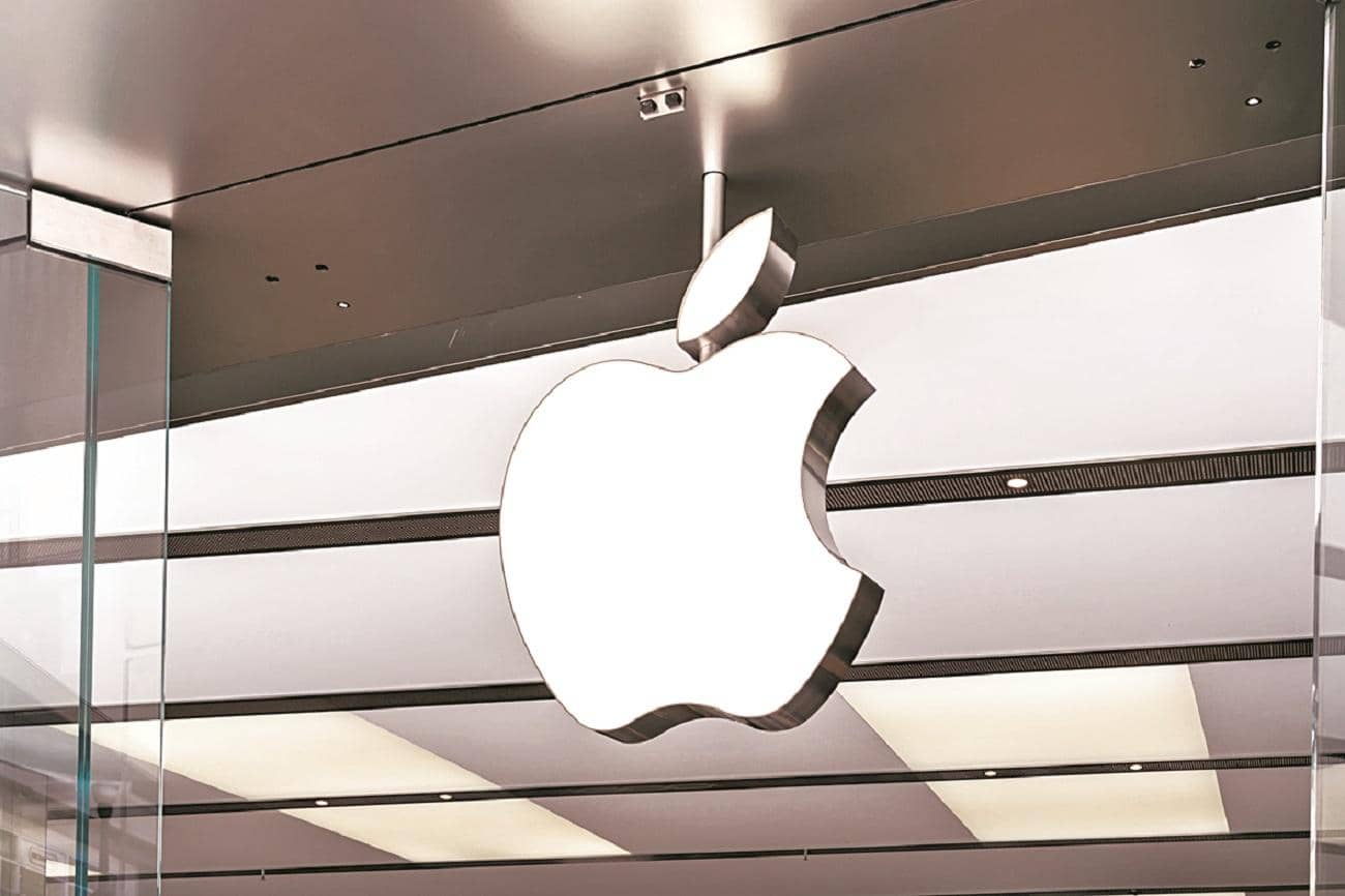 Apple Gears Up for Clamshell iPhone Fold Showdown!