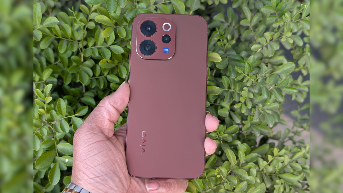 Vivo V70: A Stylish Phone for Selfies and Scrolling
