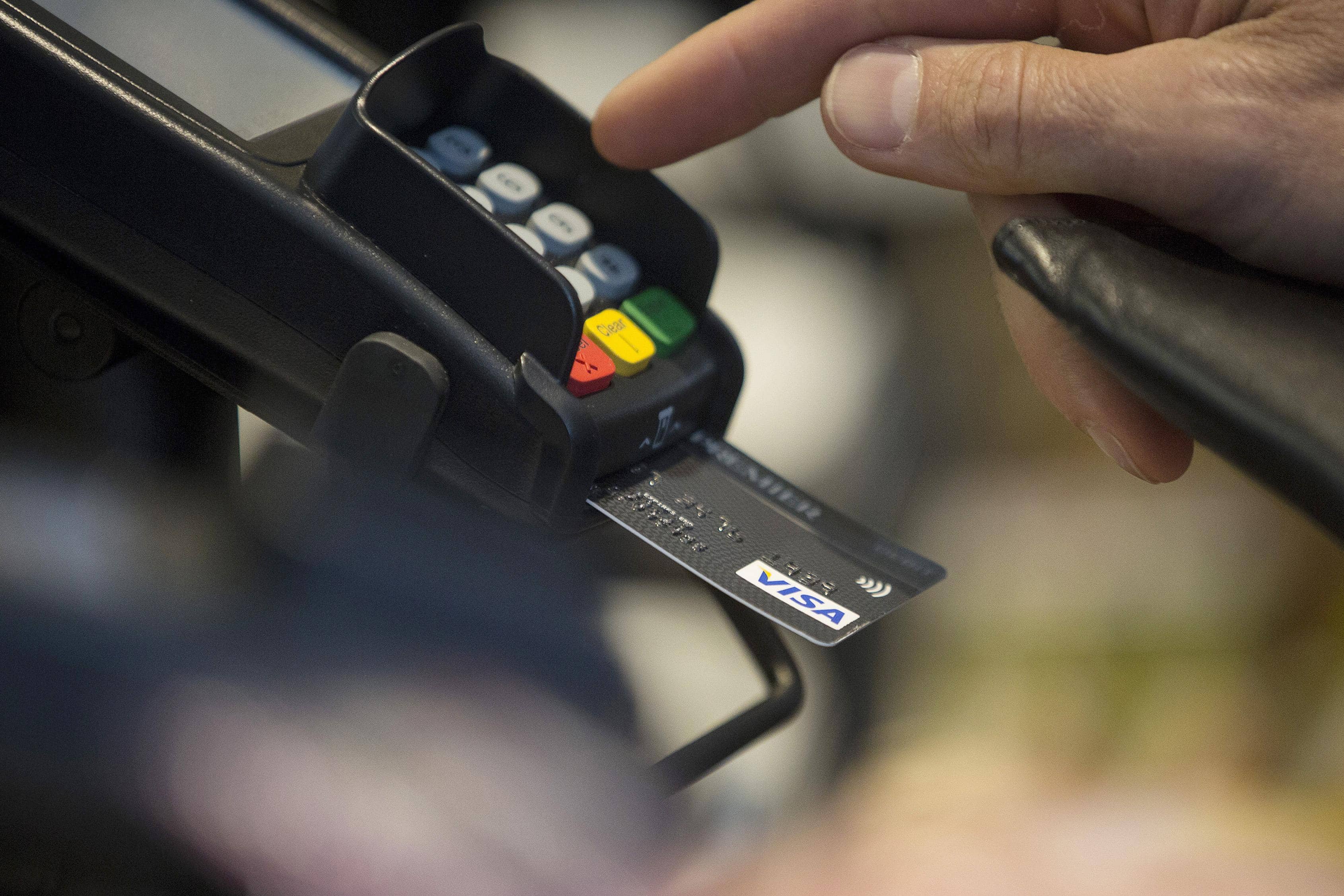 Credit Card Vibes: Spendin' Dips While Cards Keep Rollin'