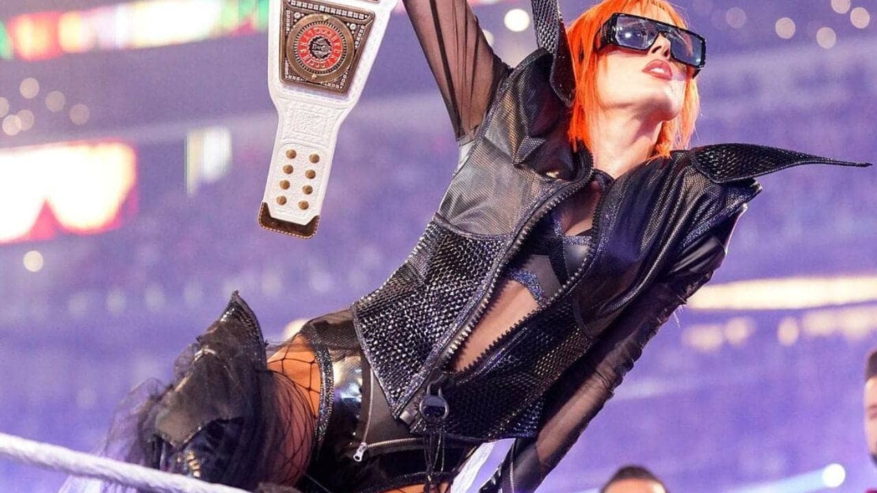 Becky Lynch: Lingerie Shoot Te Wrestler Ban'na Di Kahani