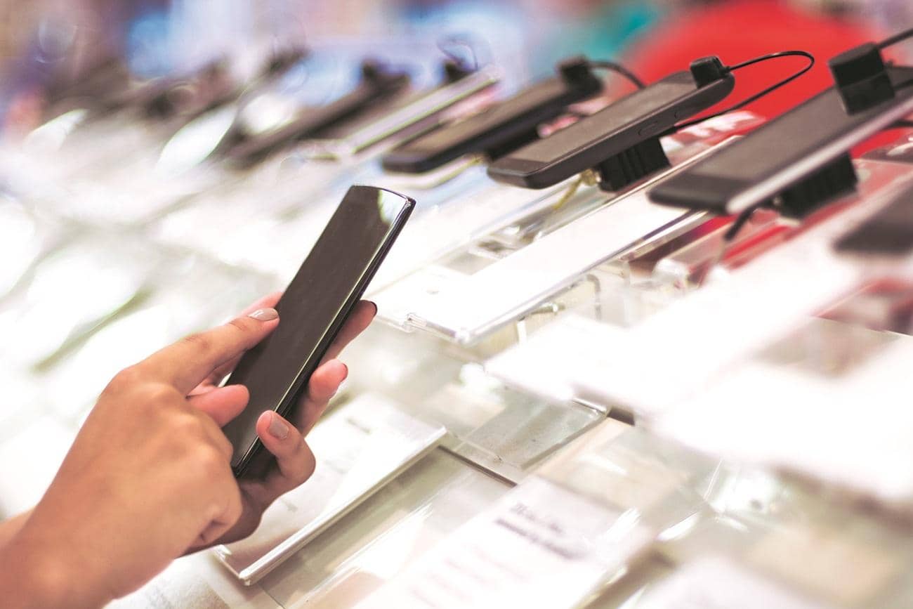 India's Smartphone Scene: Premium Rise or Budget Fall?