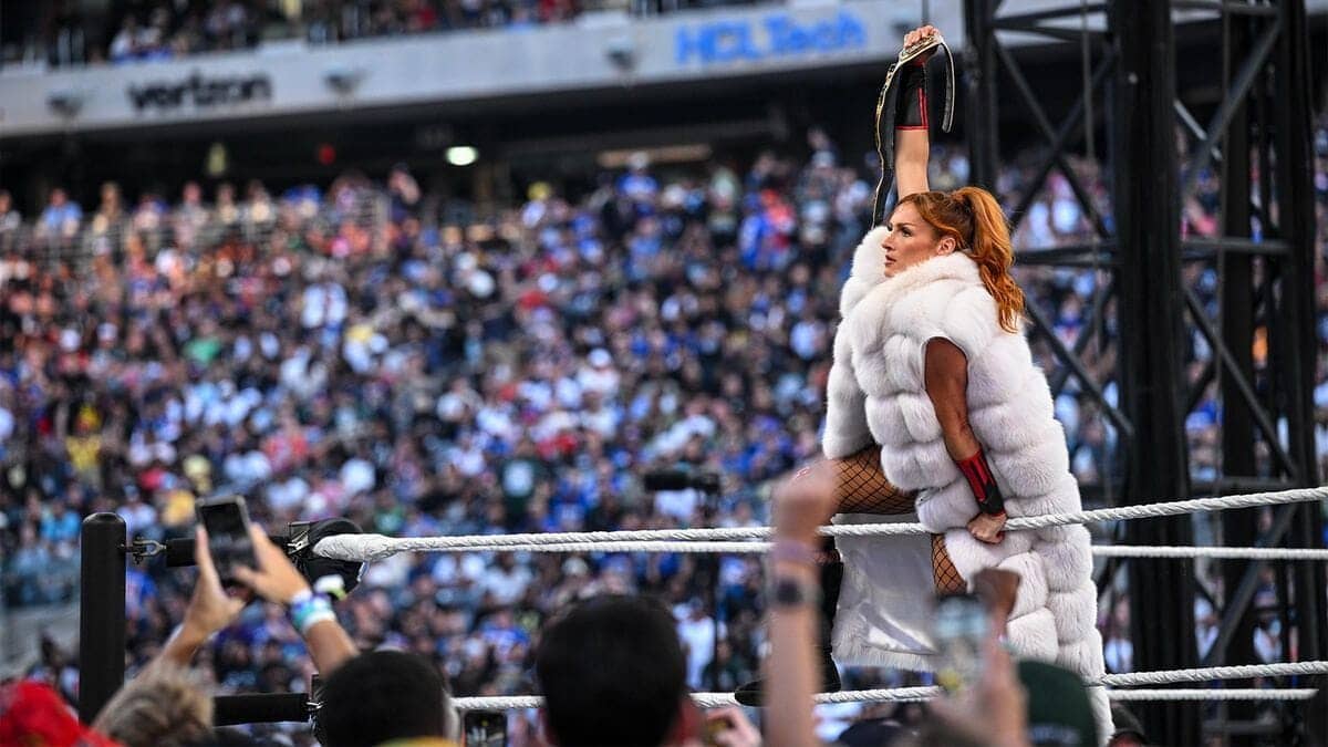 Becky Lynch Goes All In Against AJ Lee, It's Personal Now!