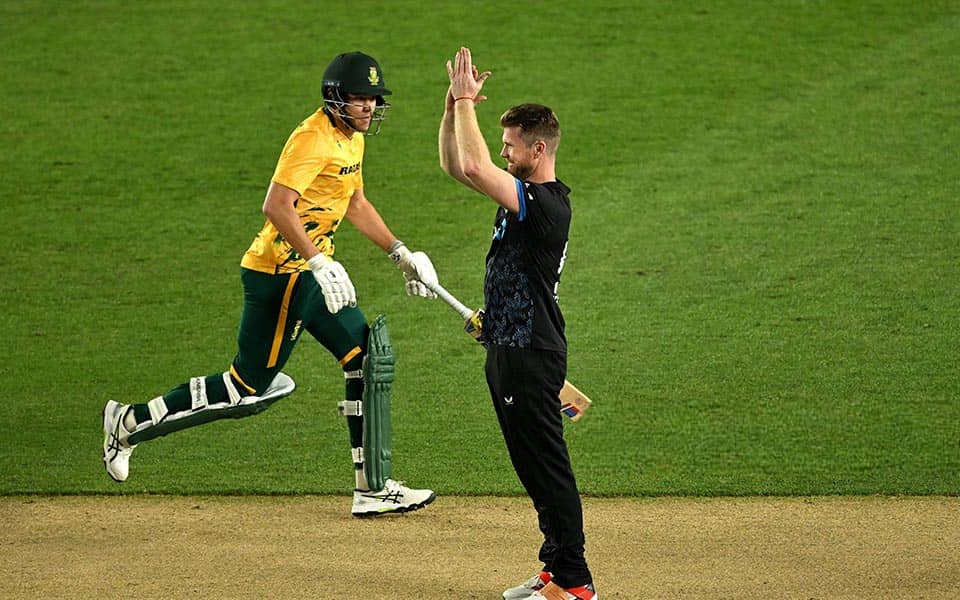 Kiwis vs Proteas: Who's Winning the 4th T20I Showdown?