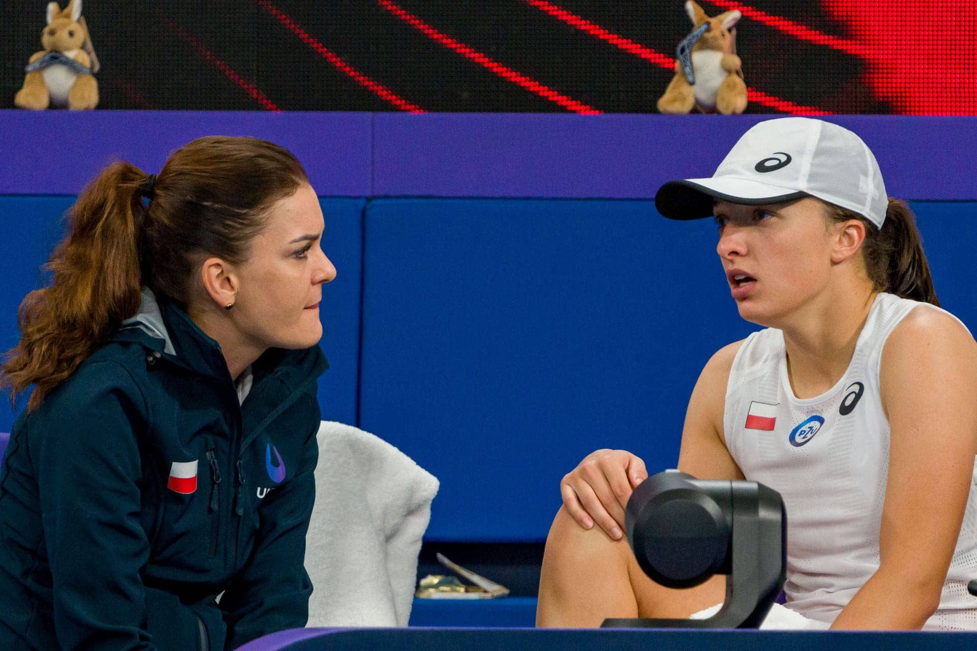 Agnieszka ka pyaar bhara sandesh, Iga ko sambhalo yaar!