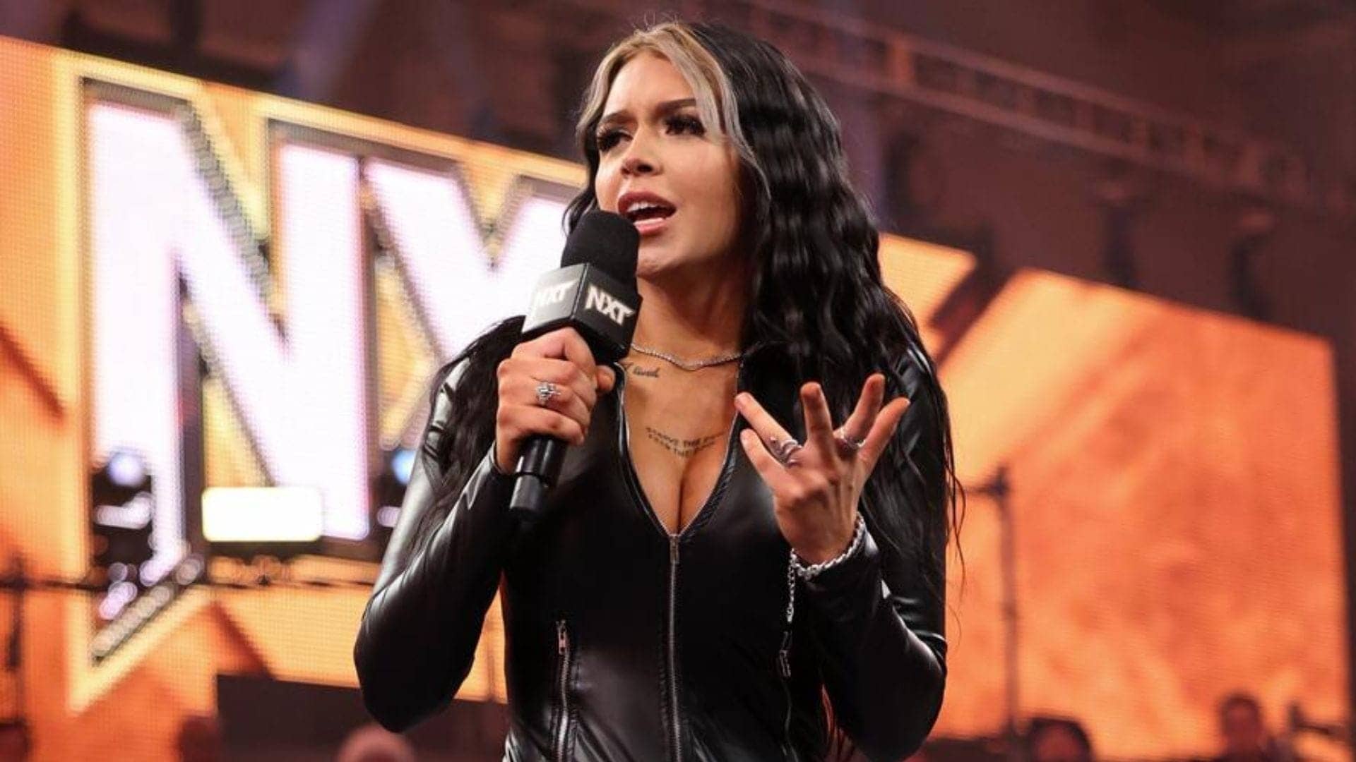 Cora Jade ki hotel ki baat, fans se doori ki zaroorat!