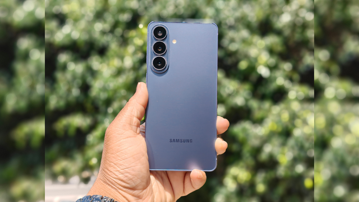 Samsung Galaxy S26 Plus: Bada Phone, Par Chhoti Khamiyan