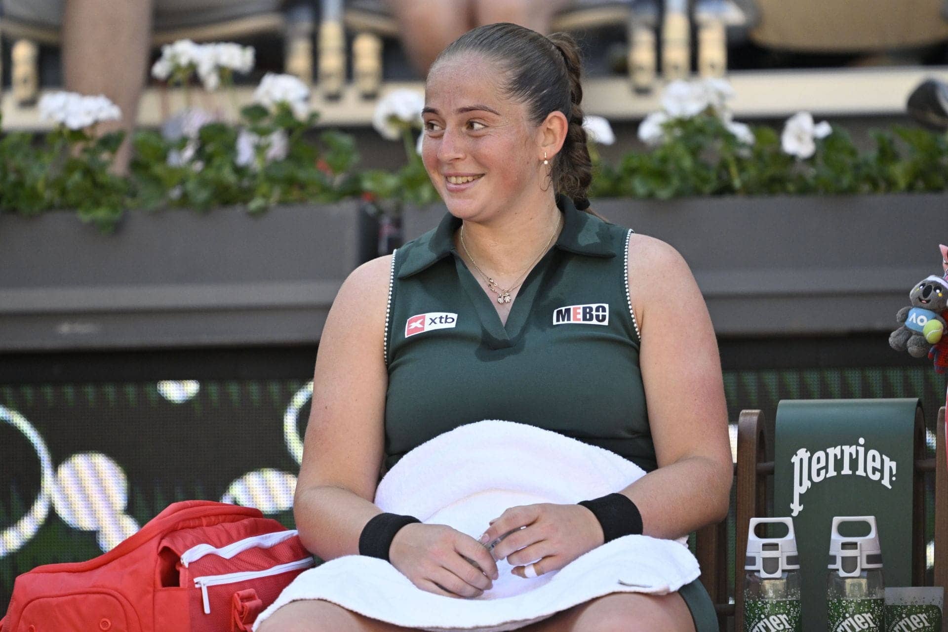 Jelena Ostapenko ki Miami mein bikini mein dhoop ki baatein