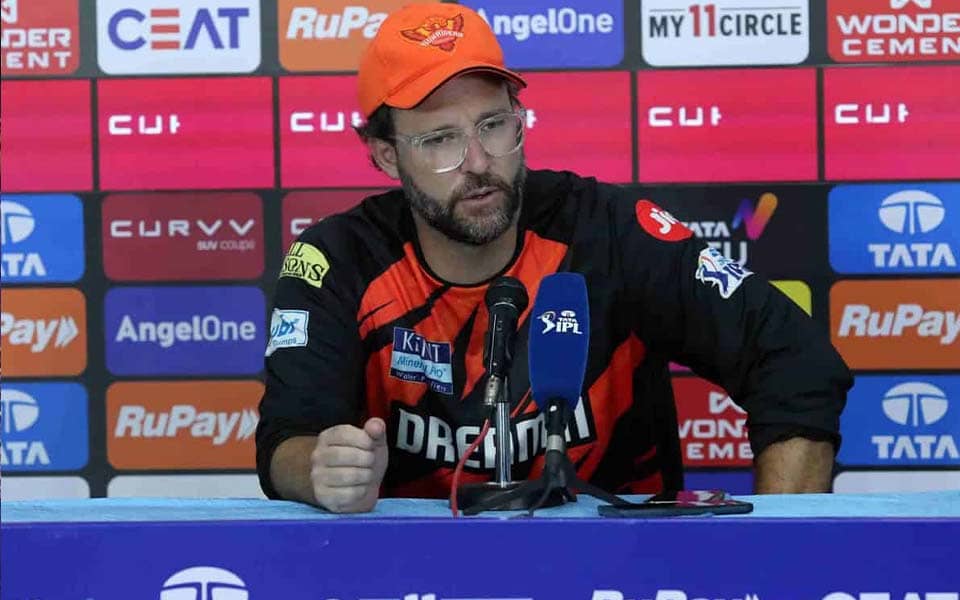 Vettori ki shikayat: RCB ne SRH ko aise maara jaise sabzi!
