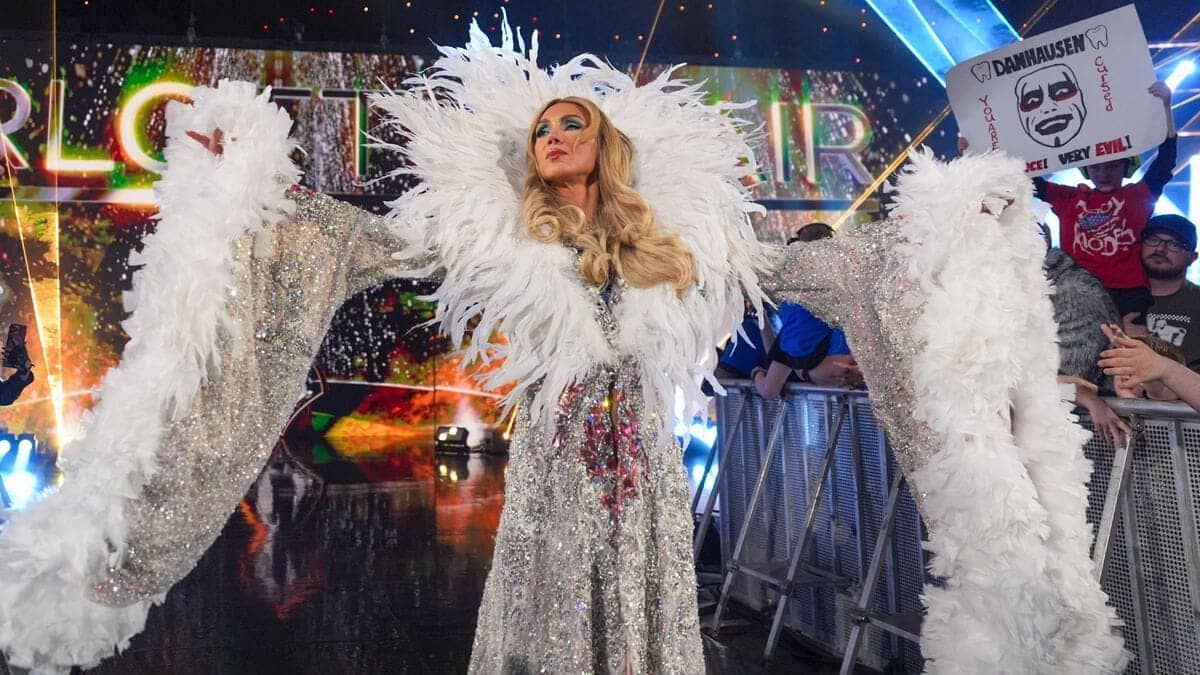 Top WWE RAW star sends a one-word message after helping Alexa Bliss and Charlotte Flair on SmackDown