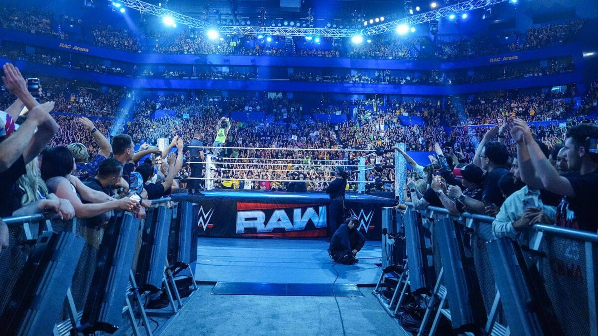 WWE RAW ki raat: SmackDown ke sitare chamk rahe hain