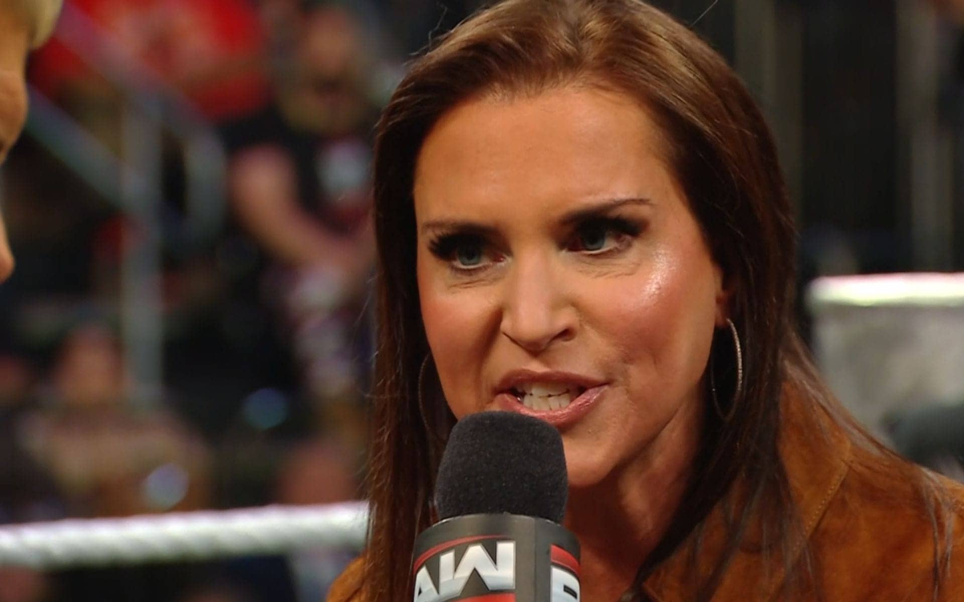 [WATCH] Stephanie McMahon slaps current Champion on WWE RAW