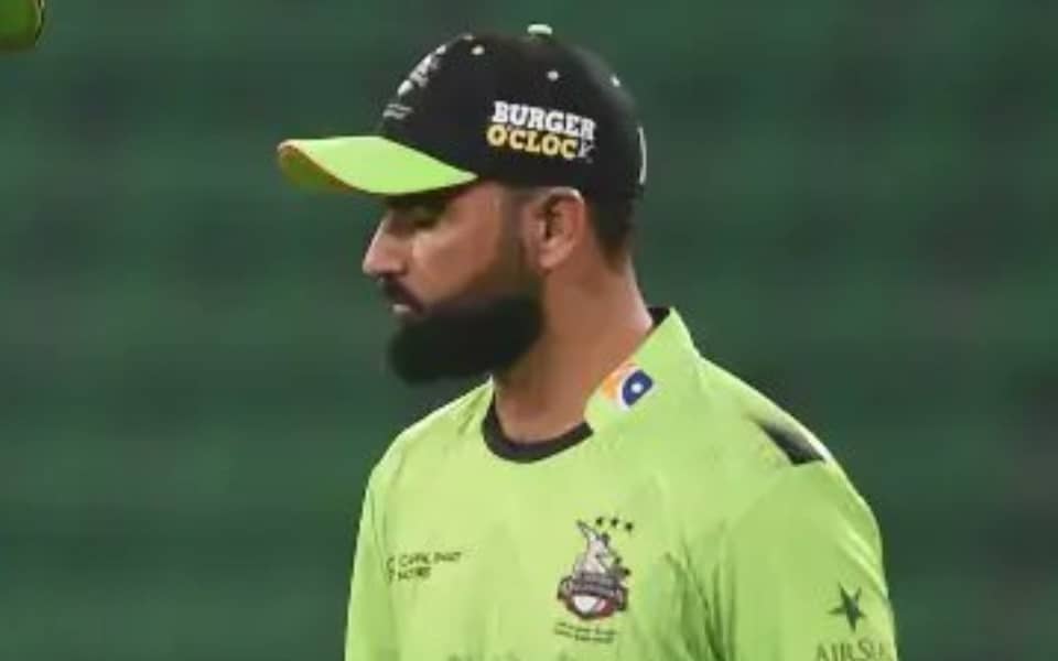 Fakhar Zaman ko ball tampering par do-match ka ban mila