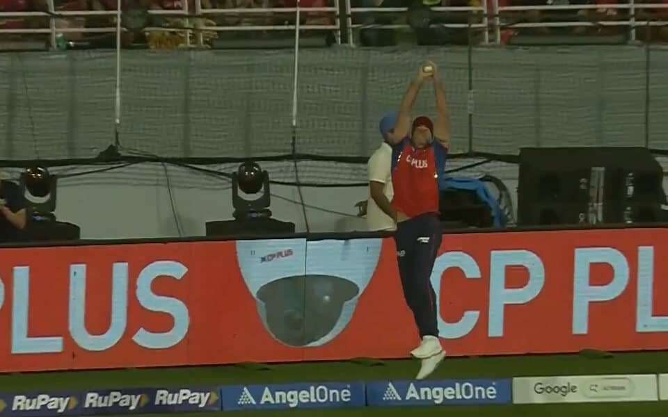 Catch of the Day: Bartlett's Superhero Move Dismisses Buttler