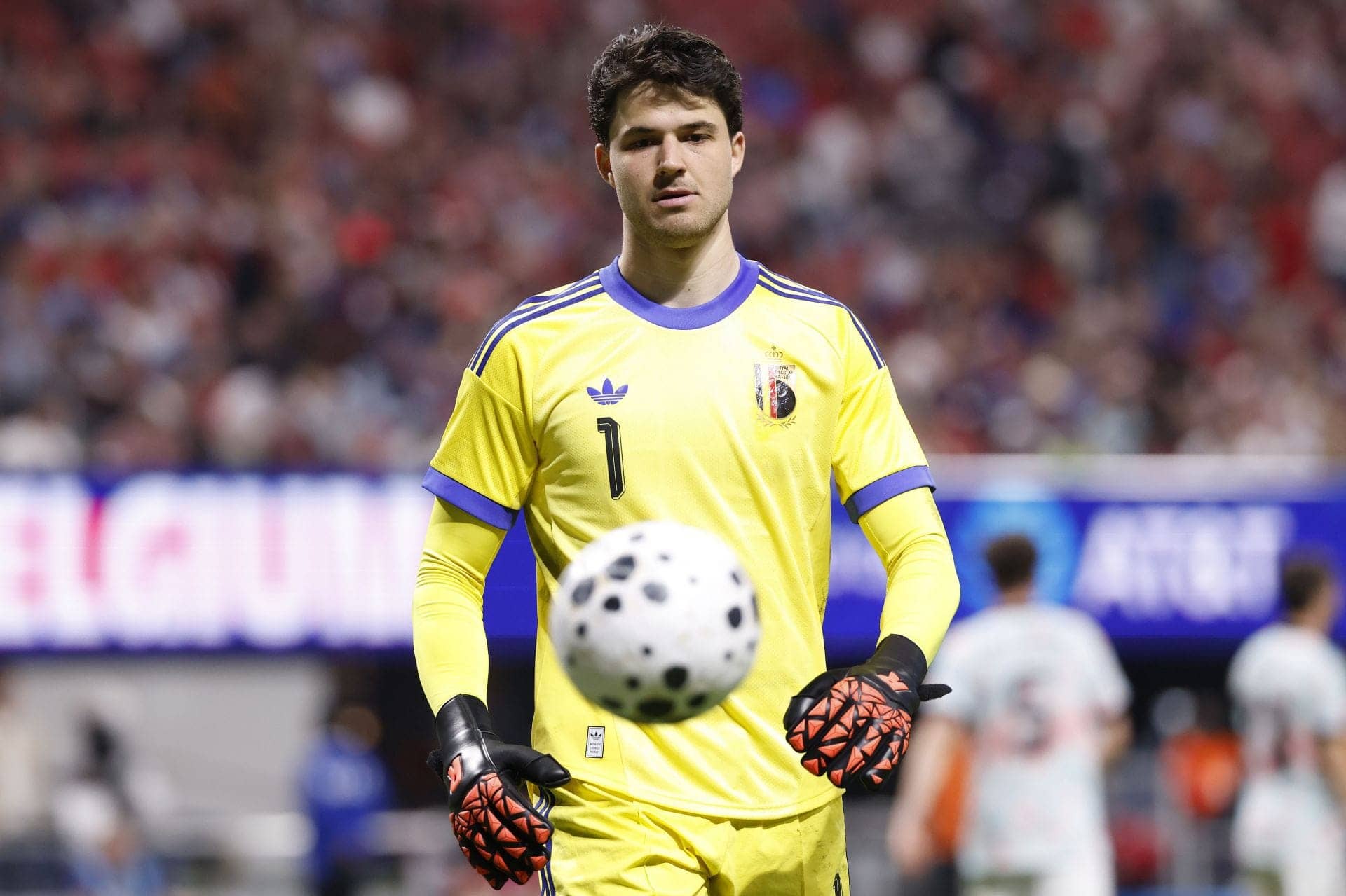 Senne Lammens Praises Michael Carrick's Tactical Brilliance