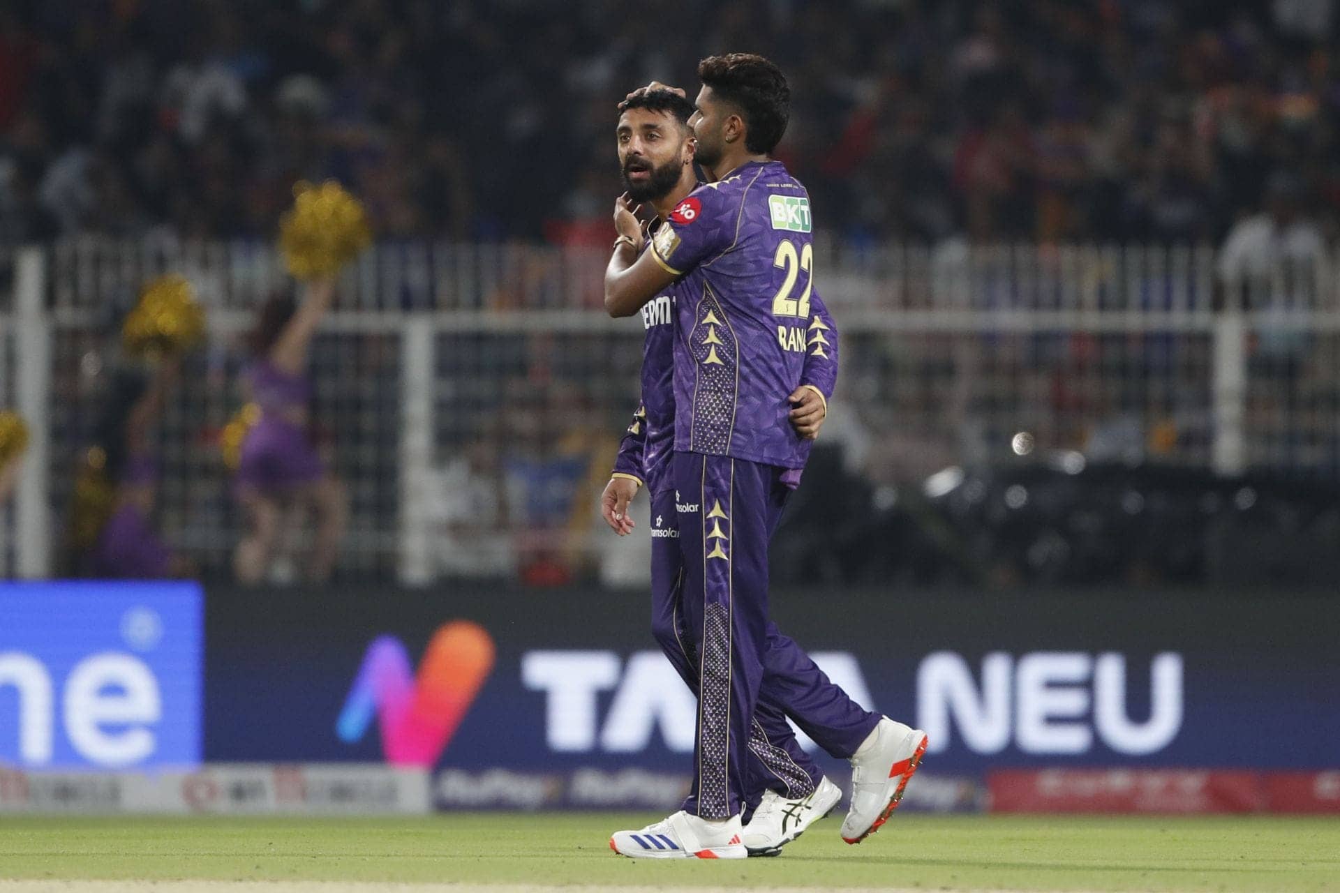Varun Chakaravarthy claims controversial low diving catch to dismiss Abhishek Sharma in KKR vs SRH IPL 2026 match [Watch]