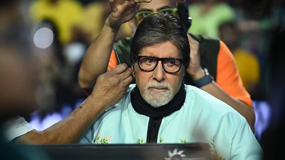 Amitabh Bachchan Finds Day Off Weird, Says It Causes Anxiety