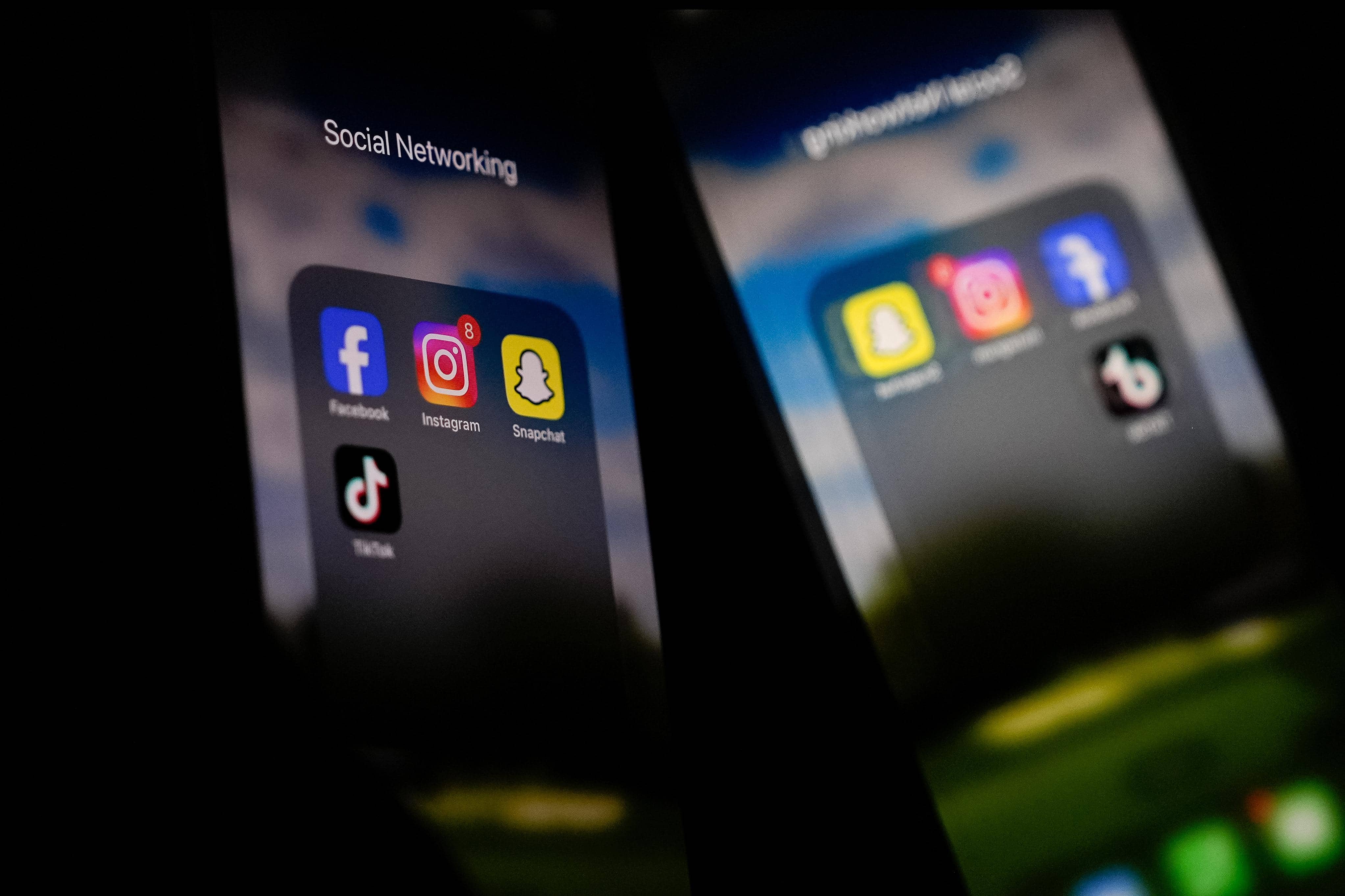 Teens and Social Media: A Rollercoaster of Vulnerability