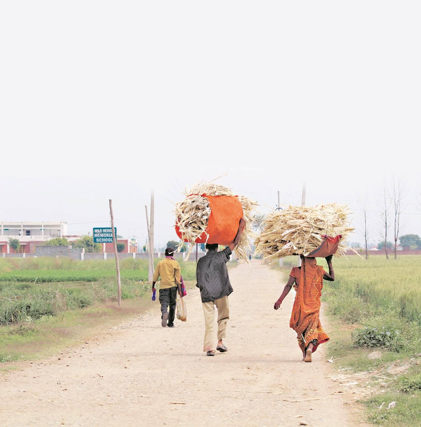 Gaon ki galiyon se aa raha hai insurance ka jadoo!