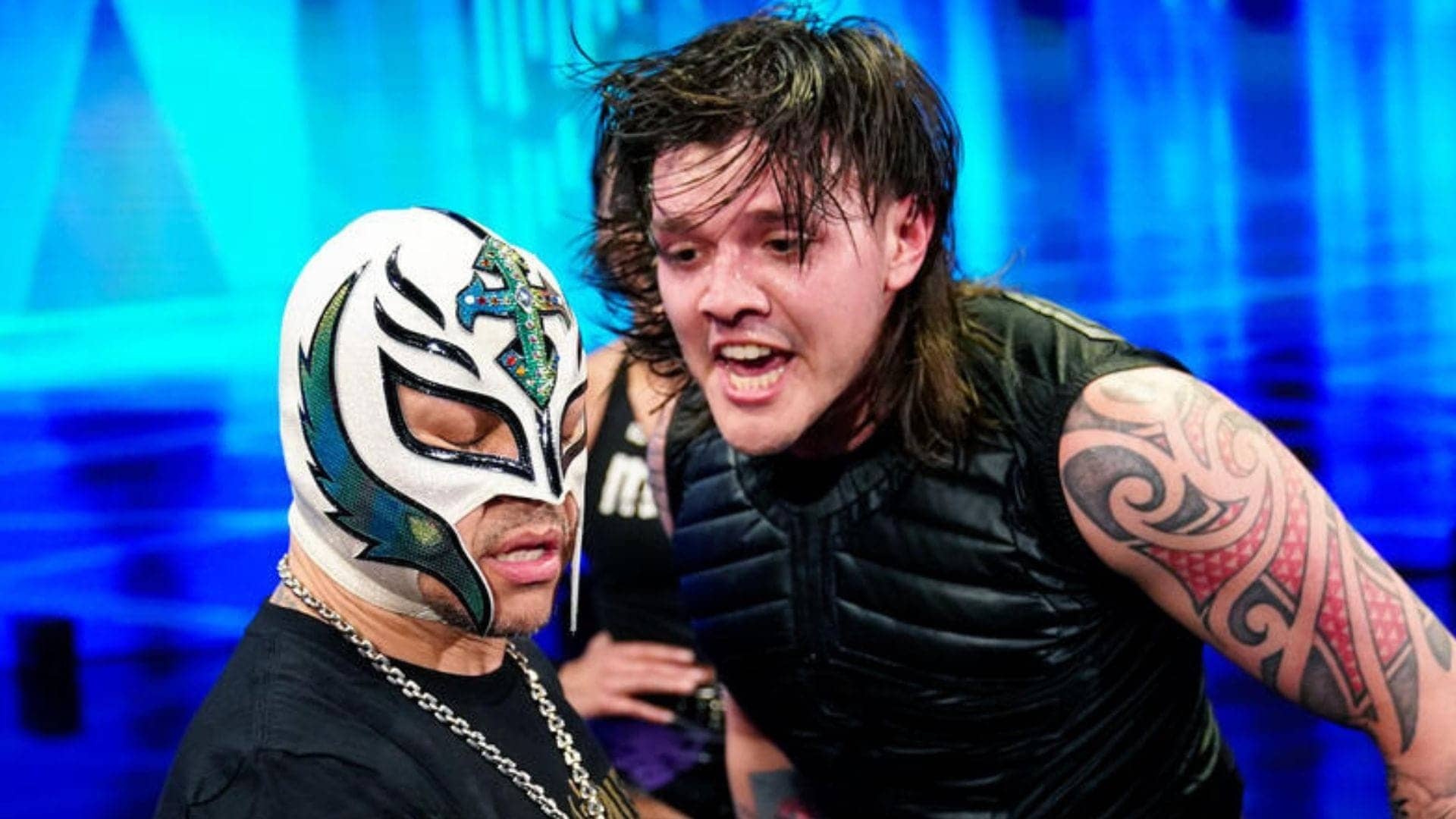 DJ's Attempt to Unite Rey and Dominik Mysterio Fails Bigly