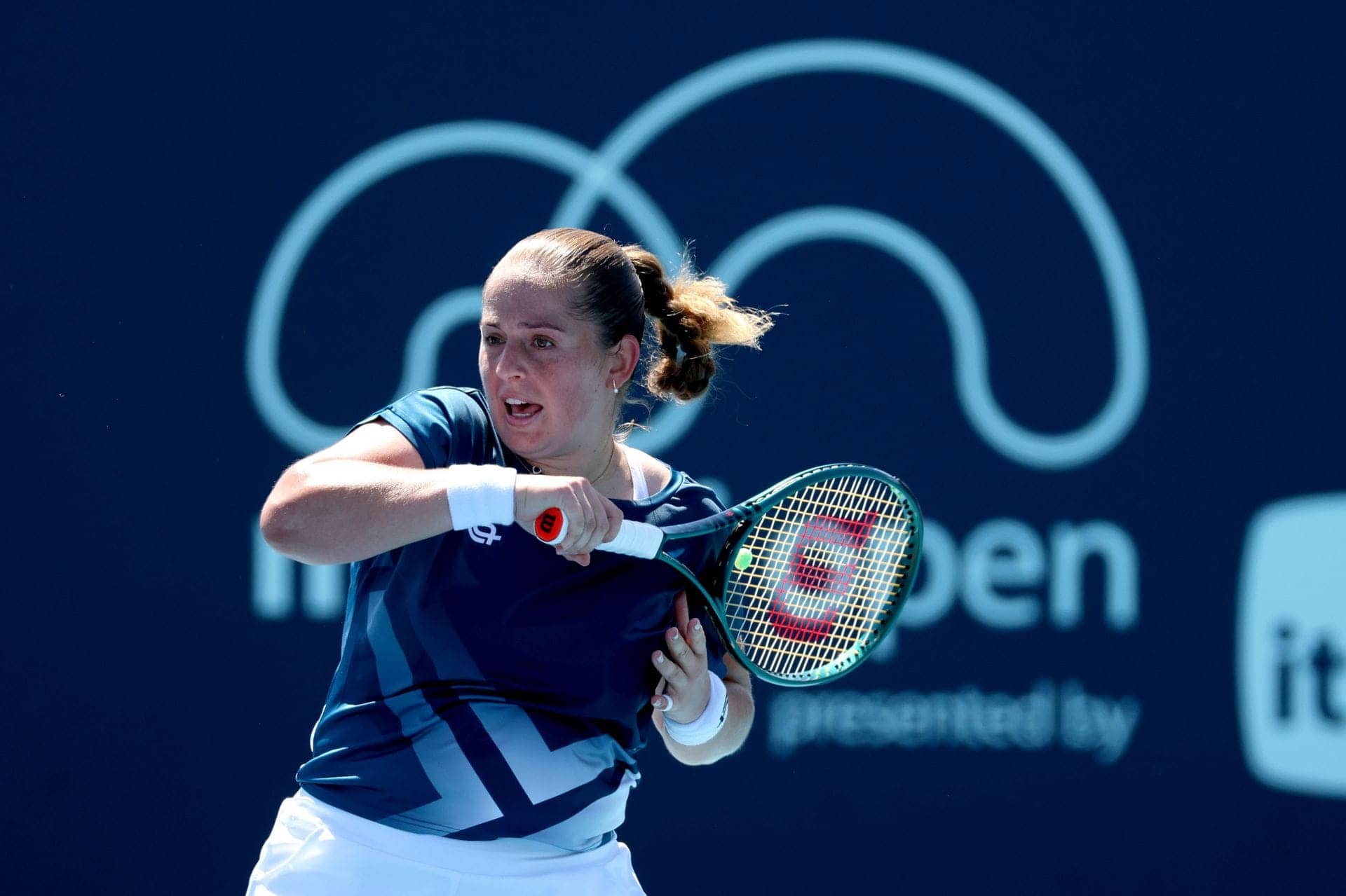 Jelena Ostapenko Confronts Heckler and Wins at Linz Open