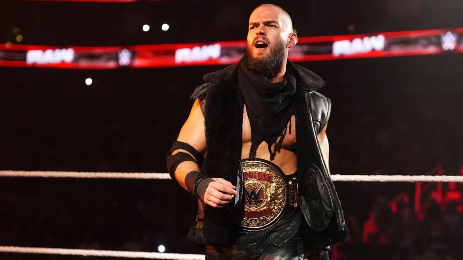 Austin Theory struts into WrestleMania 42 as the champ!