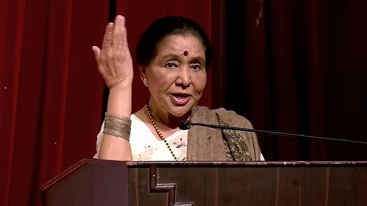 Mumbai's Beloved Singer Asha Bhosle Passes Away at 92