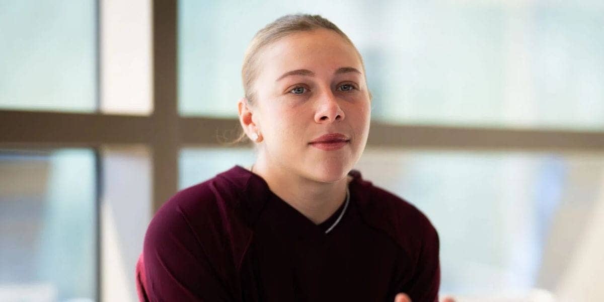 Amanda Anisimova Slams Beauty Standards with Realness on IG