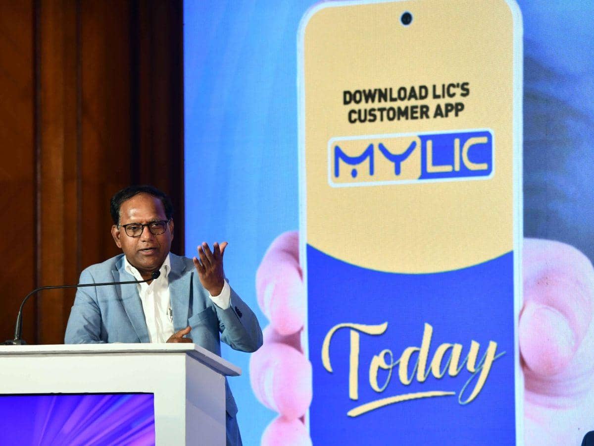 LIC ko chahiye nayi soch, digital duniya mein chalo!