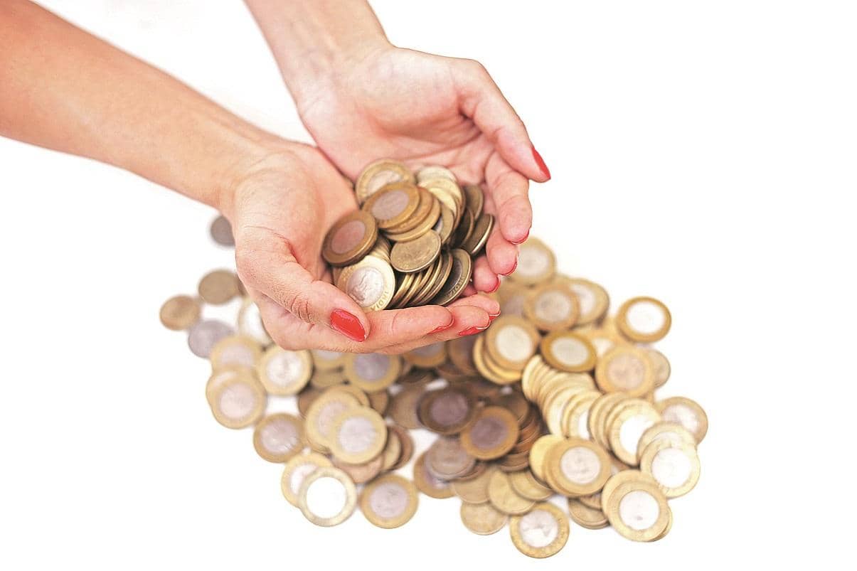 Banks Stay Drippin' with Rs 5 Trillion Surplus, Fo' Shizzle!