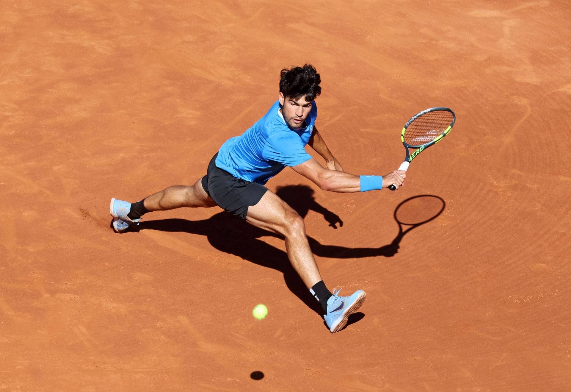 Carlos Alcaraz Withdraws from Barcelona Open, Sinner Smirks