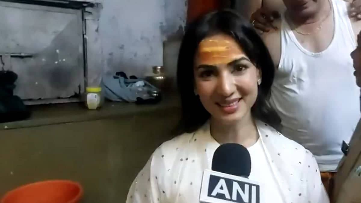 Sonal Chauhan Rides High for Women's Reservation Bill