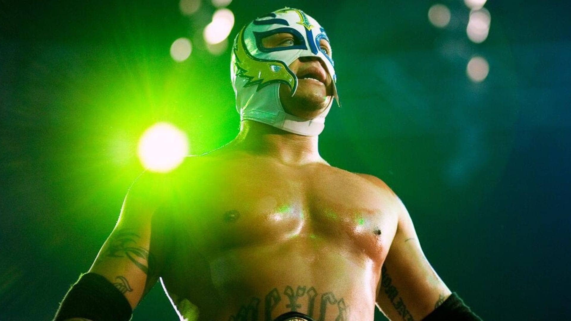 Rey Mysterio Gears Up for Ladder Match at WrestleMania 42!