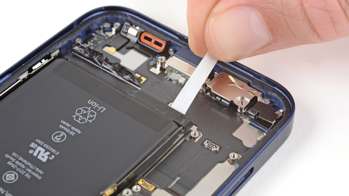 EU's Bold Move: Replace Your Phone Battery Like A Champ!