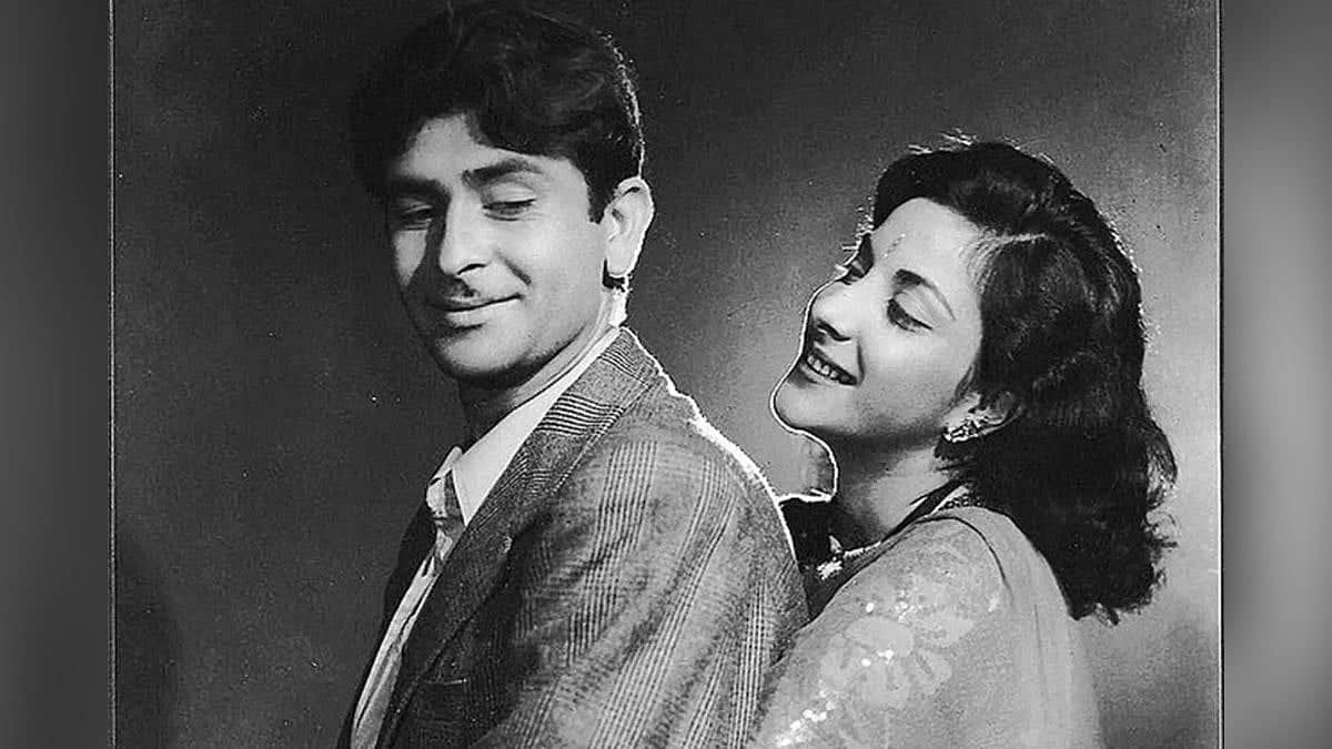 Epic Bollywood Showdown: Daadi Ki Shaadi vs Aakhri Sawal