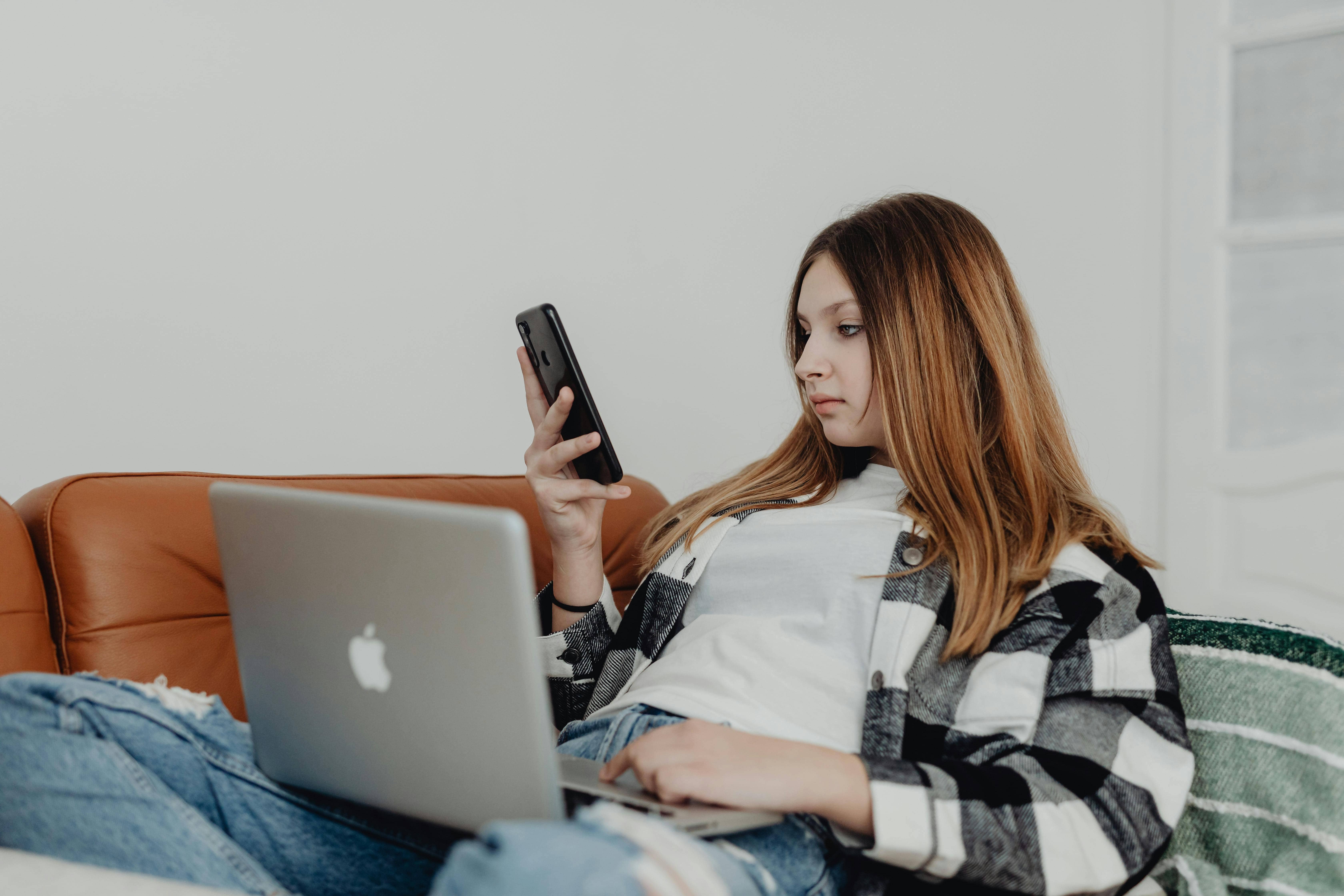 The Half Attention Lifestyle: Multitasking or Pizza Time?