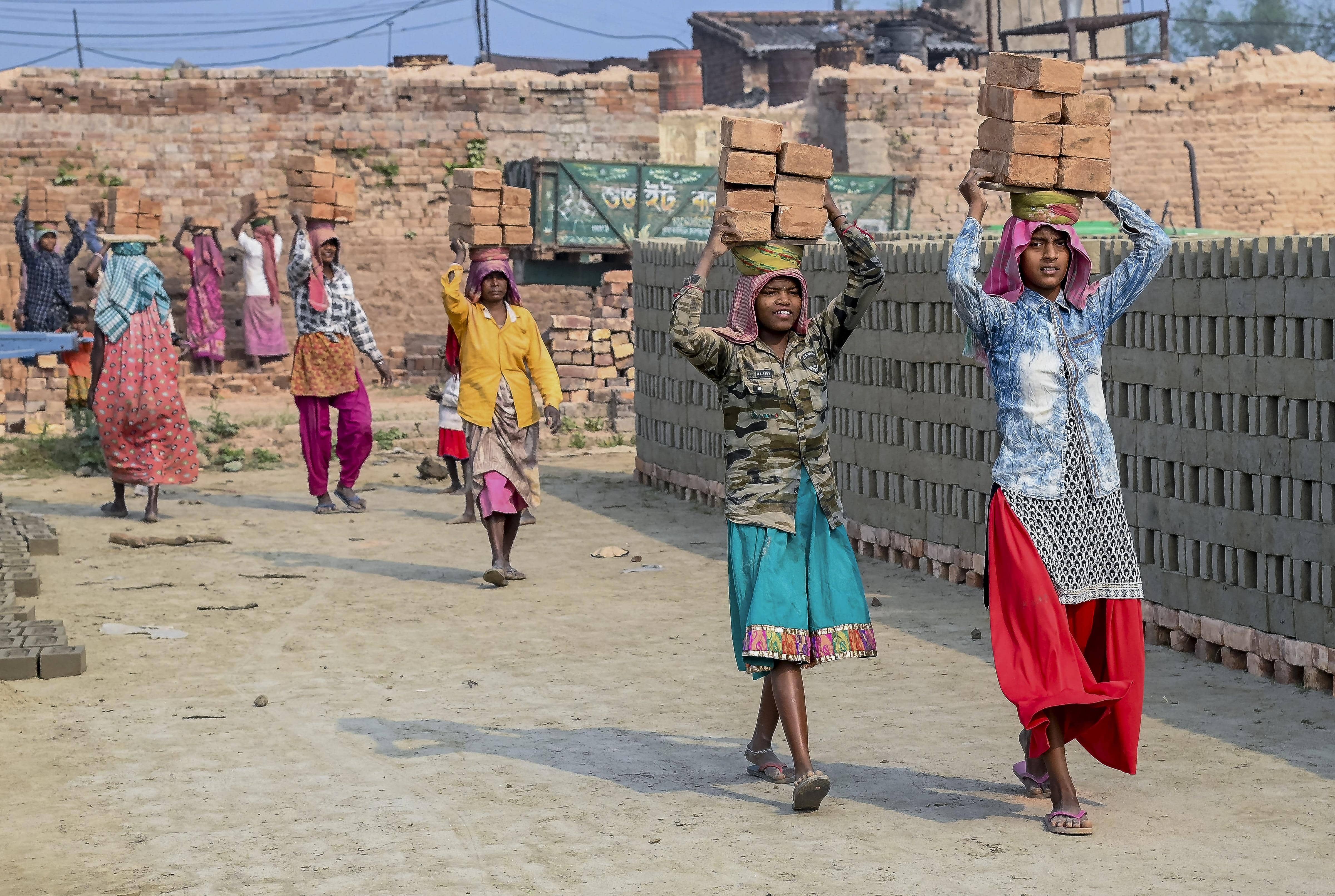 Delhi's Smart Cards: A Fun Upgrade for Construction Workers