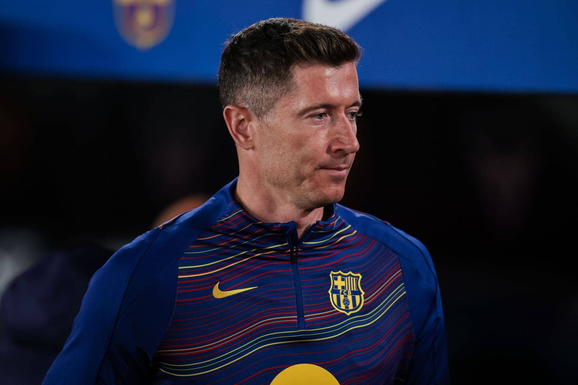 Lewandowski's Enchanted Dilemma: Serie A or Barcelona's Spell?